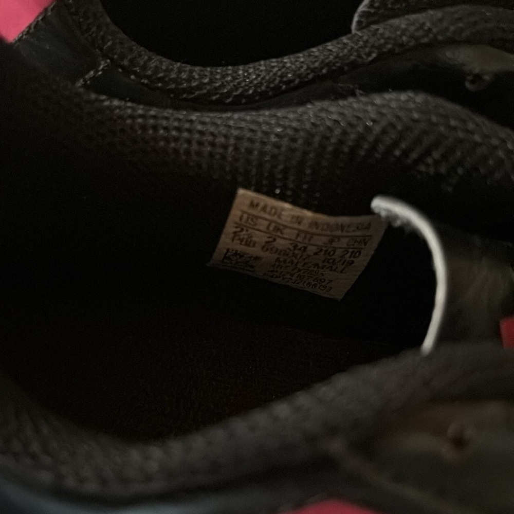 Girls 2.5 Adidas Black and Pink Soccer Cleats - Picture 3 of 6